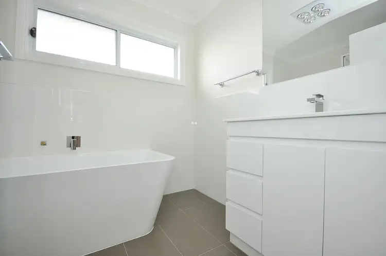 Fifth view of Homely house listing, 2/5 Grantley Drive, Gladstone Park VIC 3043
