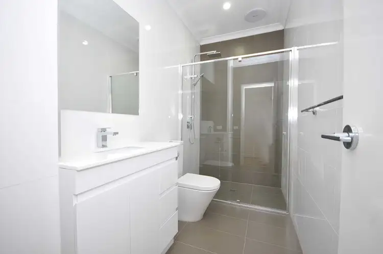 Sixth view of Homely house listing, 2/5 Grantley Drive, Gladstone Park VIC 3043
