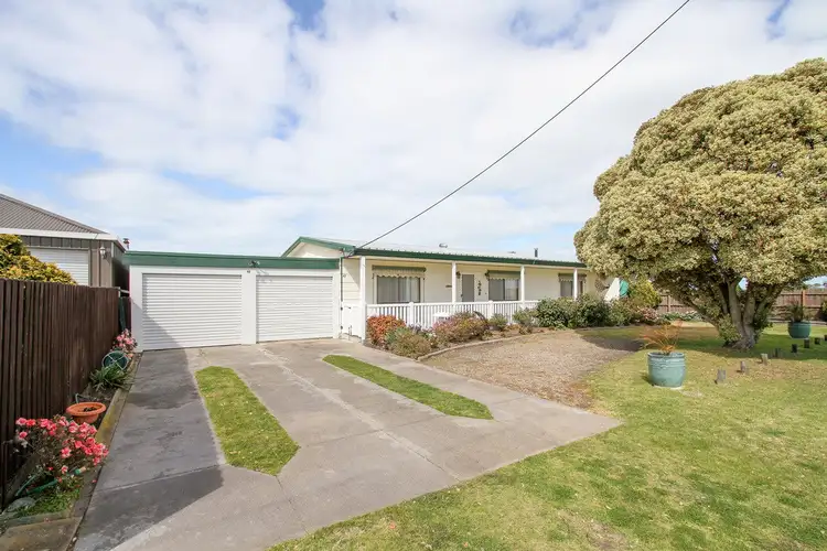 42 Ellen Avenue, Seaspray VIC 3851