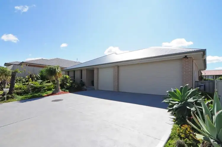 16 Barbata Grove, South Nowra NSW 2541