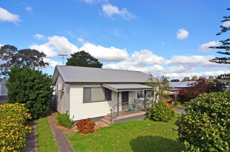 8 Albatross Road, Nowra NSW 2541