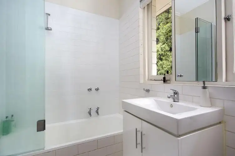 Fourth view of Homely unit listing, 4/30 Ryeburne Avenue, Hawthorn East VIC 3123