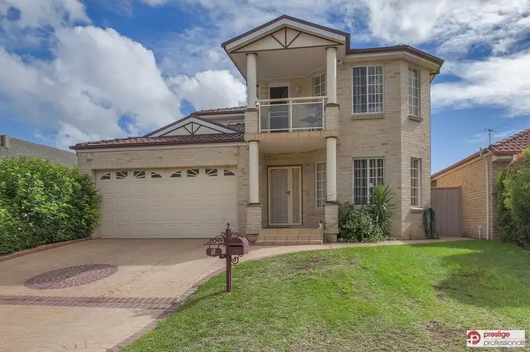 5 Collie Court, Wattle Grove NSW 2173