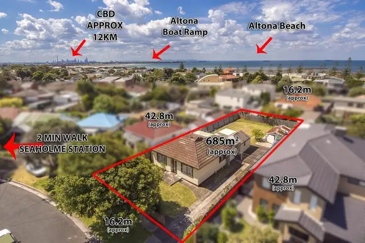 14 Seaview Cresent, Seaholme VIC 3018