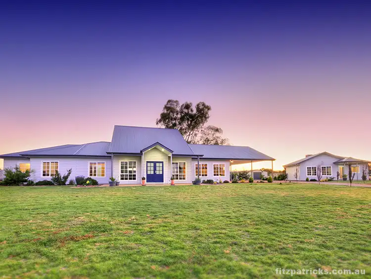 14 Bell Gum Place, Lake Albert NSW 2650
