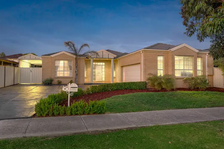 8 Mitta Place, Taylors Hill VIC 3037