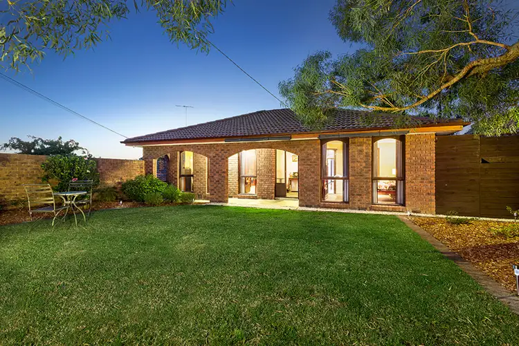 19 Wahroonga Crescent, Greensborough VIC 3088