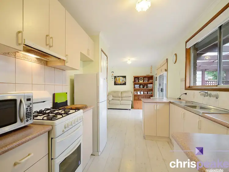 Fifth view of Homely house listing, 2 Maculosa Court, Endeavour Hills VIC 3802