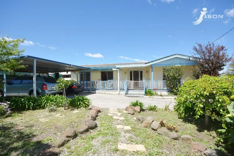 8 Yinnar Street, Dallas VIC 3047