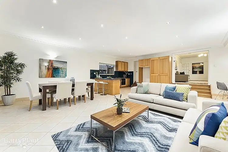 33 Jindabyne Avenue, Chadstone VIC 3148