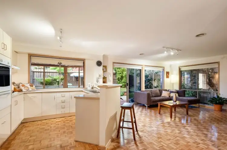 Second view of Homely house listing, 5 Dianella Place, Yallambie VIC 3085