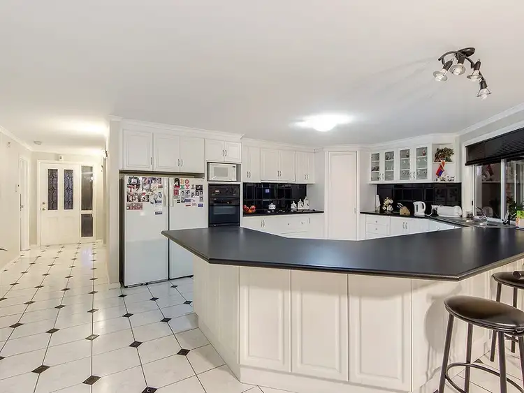 Second view of Homely house listing, 7 Lyrebird Court, Taylors Lakes VIC 3038