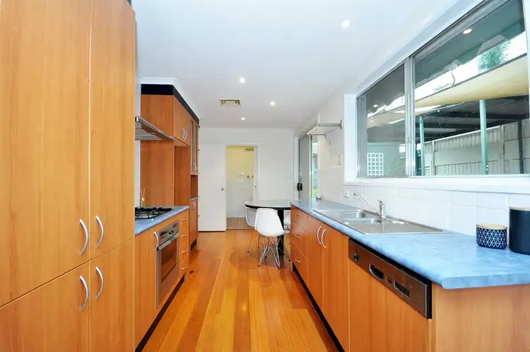 Fifth view of Homely house listing, 2 Taunton Place, Gladstone Park VIC 3043