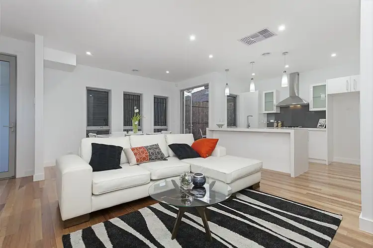 2/34 Cyclamen Avenue, Altona North VIC 3025