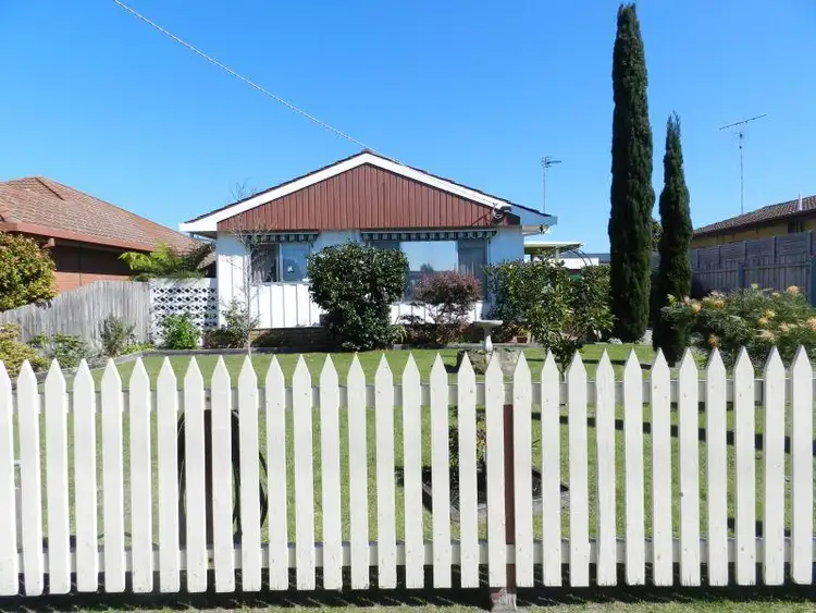33 Toonalook Parade, Paynesville VIC 3880