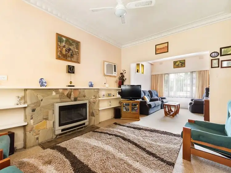 Second view of Homely house listing, 31 Kemp Avenue, Mount Waverley VIC 3149