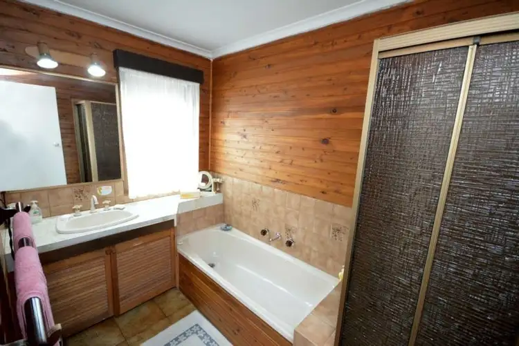 Fifth view of Homely house listing, 2 Kylie Place, Gladstone Park VIC 3043