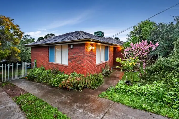 14 Nigel Crescent, Gladstone Park VIC 3043