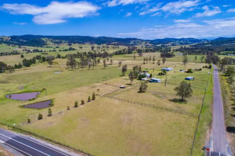 11 Wallaringa Road, Dungog NSW 2420