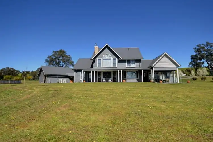 Second view of Homely house listing, 122 Merinda Way, Mansfield VIC 3722