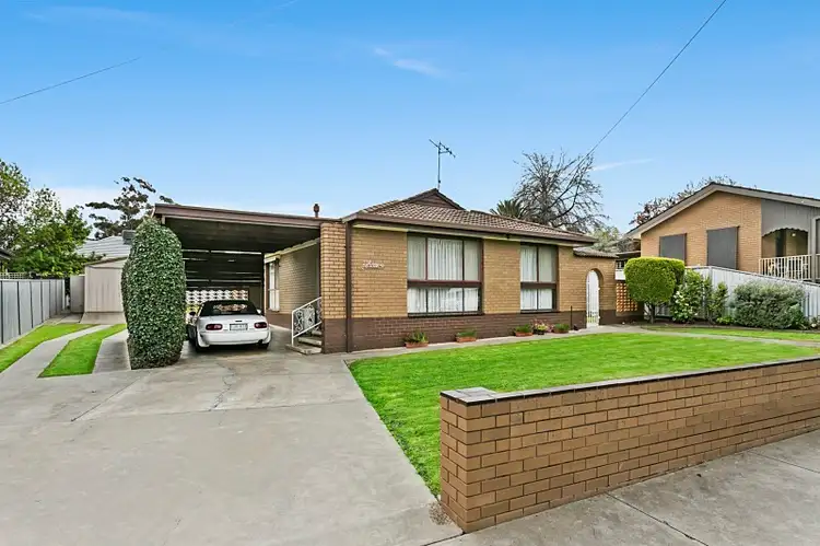 3 Clarence Avenue, Kennington VIC 3550