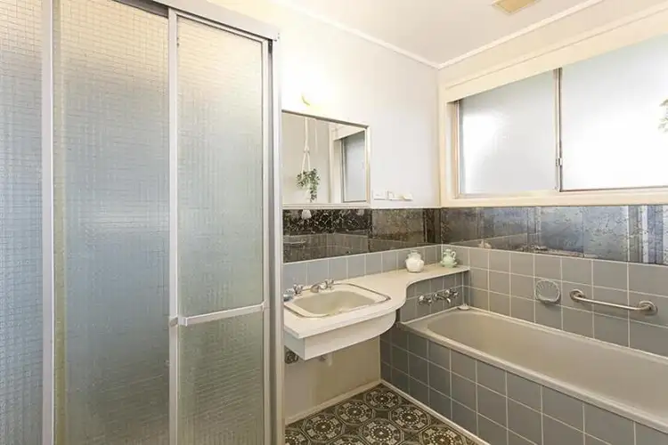 Sixth view of Homely house listing, 6 Lisa Crt, Frankston VIC 3199