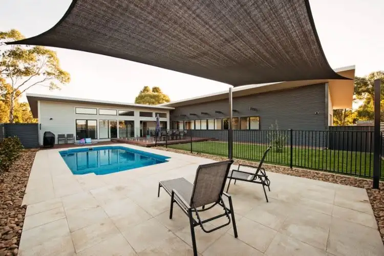 108A Carolyn Way, Maiden Gully VIC 3551