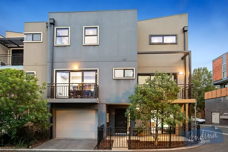 33 Rourke Lane, Kensington VIC 3031