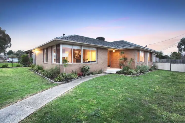 2 Burbank Avenue, Gladstone Park VIC 3043
