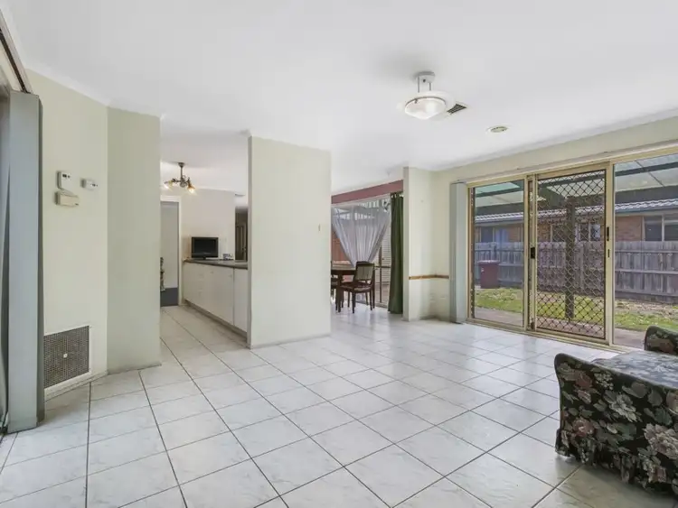 Third view of Homely house listing, 8 Parade Court, Sunbury VIC 3429