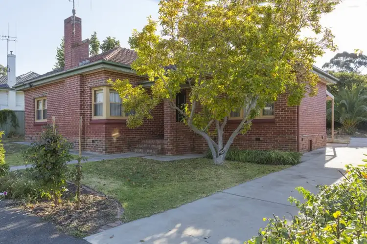 10 Eadie Street, Quarry Hill VIC 3550