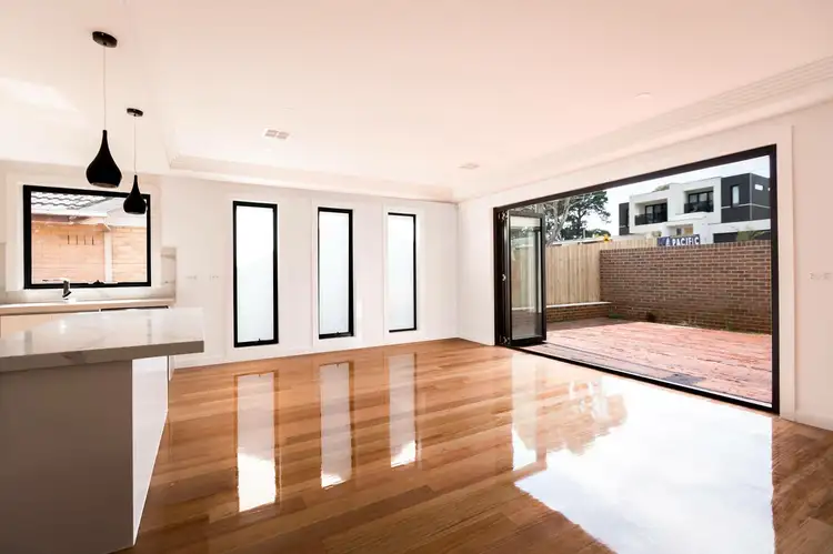 - Tudor Street, Burwood VIC 3125