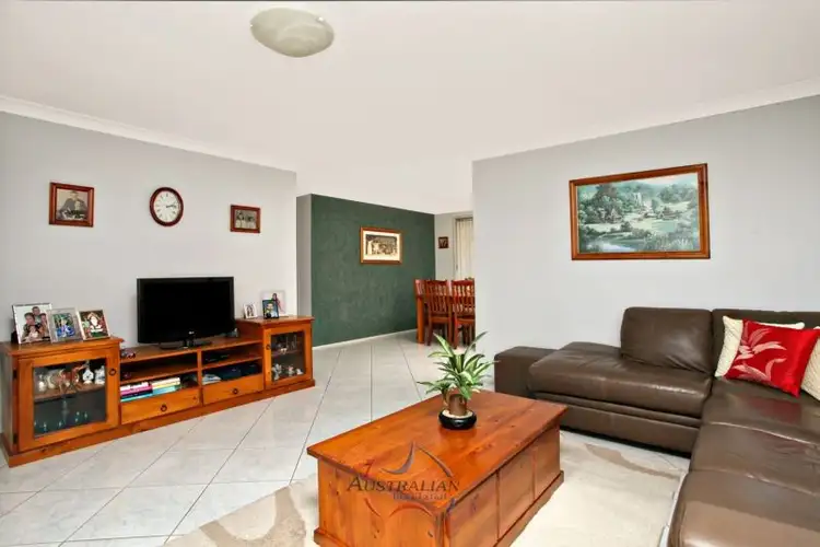 1 Kalambo Place, St Clair NSW 2759