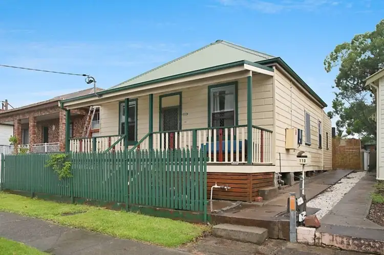 110 Gosford Road, Adamstown NSW 2289