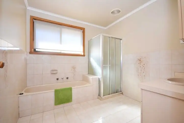 Sixth view of Homely house listing, 2 Wichill Close, Greenvale VIC 3059