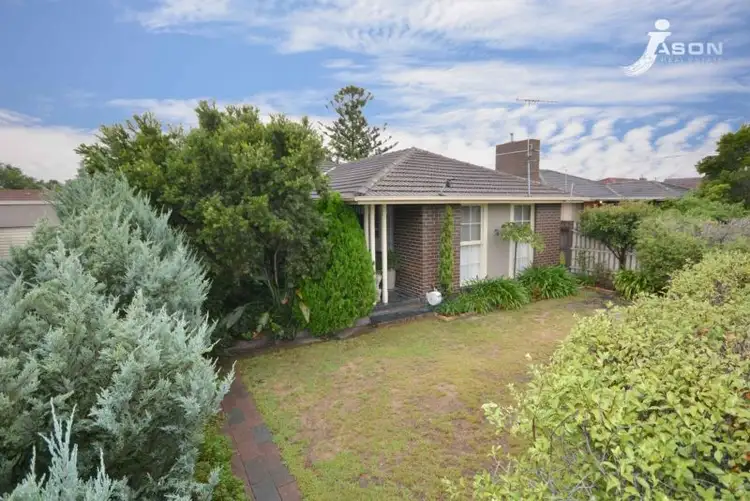 36 Rylandes Drive, Gladstone Park VIC 3043