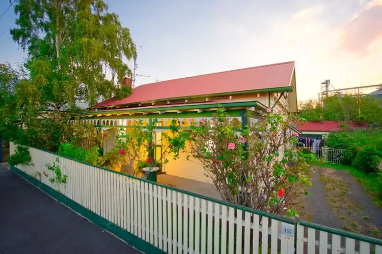 15 Little Clyde Street, Soldiers Hill VIC 3350
