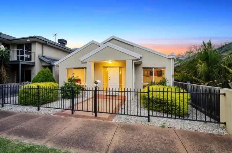 8 Cartier Walk, Sanctuary Lakes VIC 3030