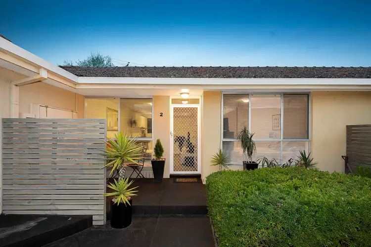 Main view of Homely unit listing, 2/18 Broadway, Bonbeach VIC 3196