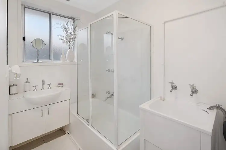 Sixth view of Homely unit listing, 2/18 Broadway, Bonbeach VIC 3196