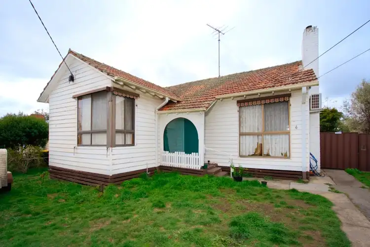 4 Daphne Street, Wendouree VIC 3355