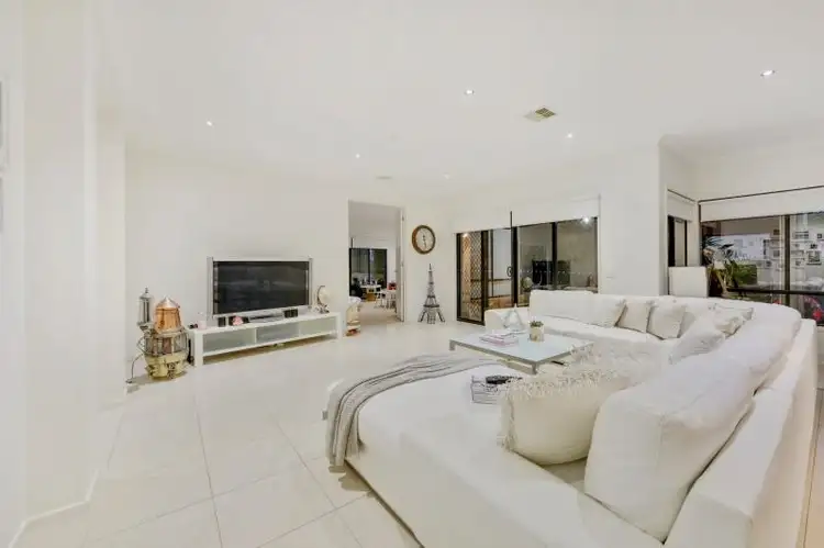 20 Feathery Grove, Sandhurst VIC 3977