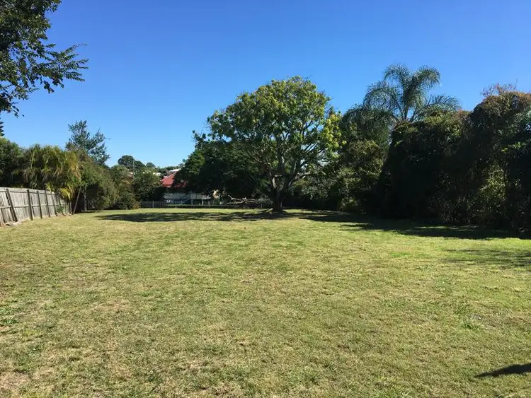 14 Alexandra Street, Booval QLD 4304