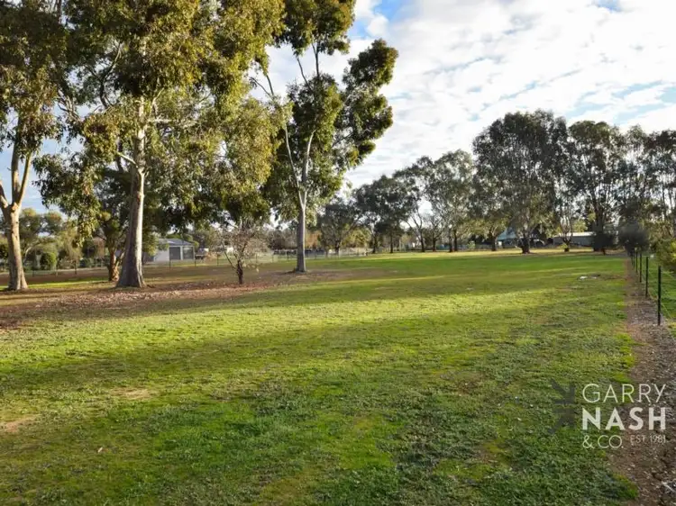 25 Johnson Street, Oxley VIC 3678