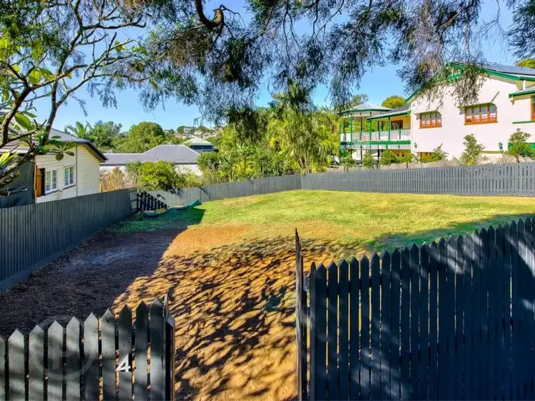 4 Barton Street, Bardon QLD 4065