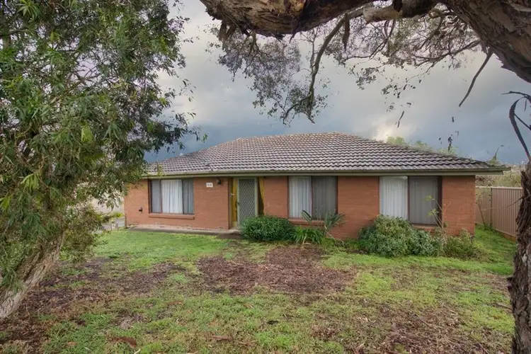 810 Bond Street, Mount Pleasant VIC 3350