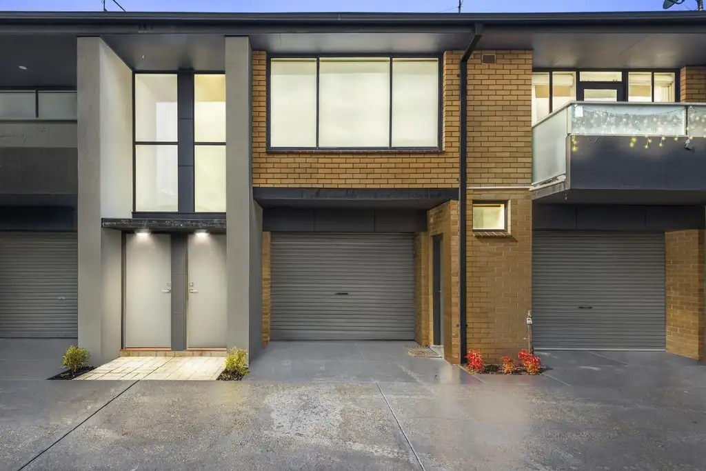 Main view of Homely townhouse listing, 2/424 Gaffney Street, Pascoe Vale VIC 3044