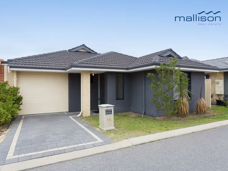 16/11 Hazlett Way, Canning Vale WA 6155