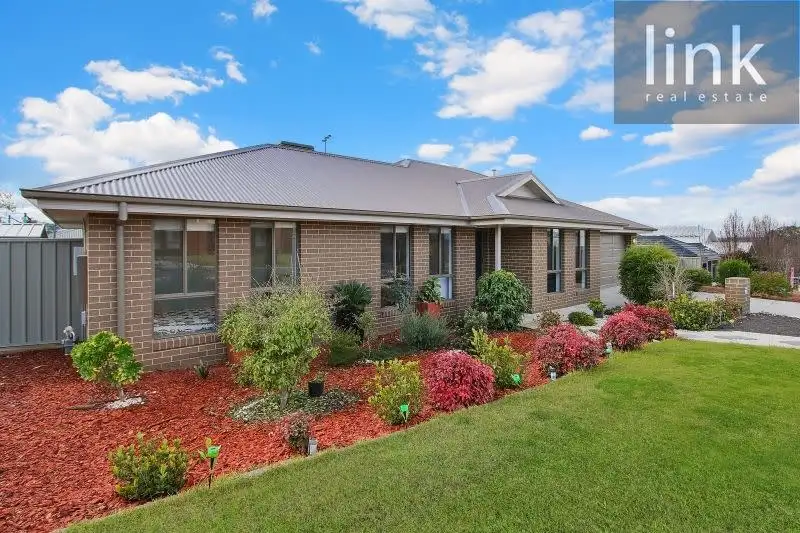 Main view of Homely house listing, 17 Honeyeater Circuit, Thurgoona NSW 2640