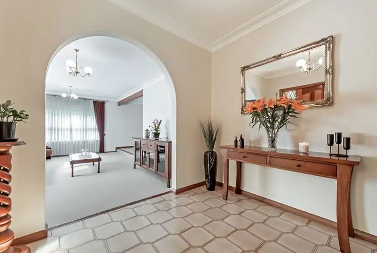 10 Carlinga Court, Gladstone Park VIC 3043